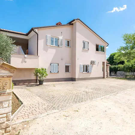 Marolea- Your In Istria Daire Brtonigla